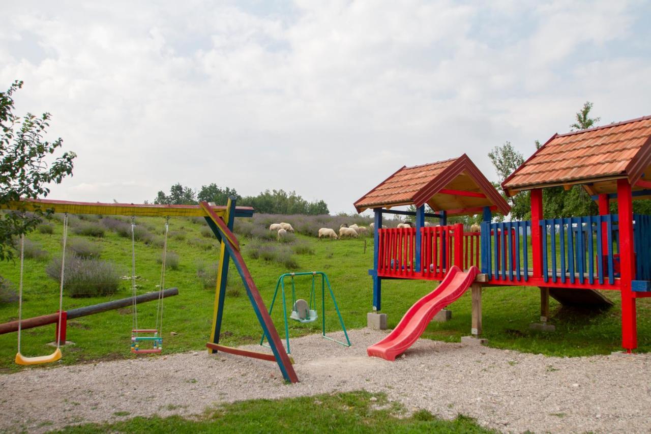 Lavanda Farm Apartmani Rakovica Exterior foto